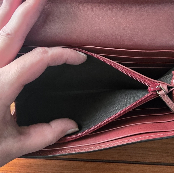 Authentic Gucci Wallet - Picture 13 of 13